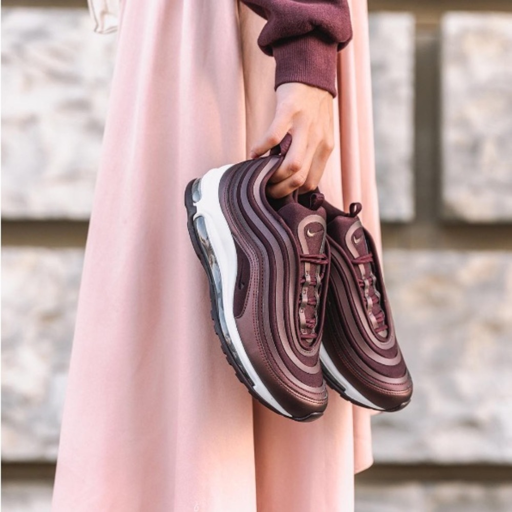 Nike Air Max 97 Ultra 17
Metallic Mahogany sneakers